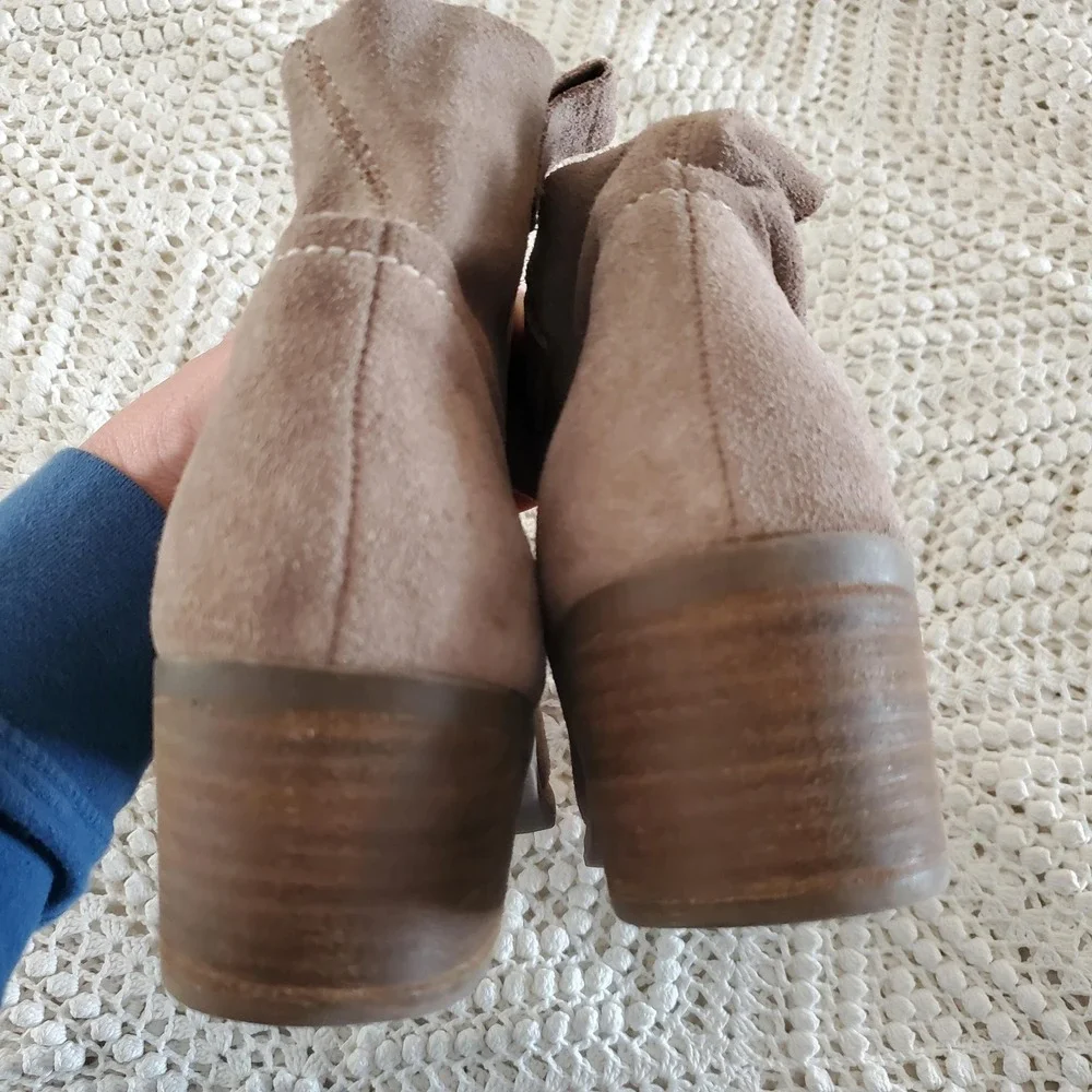 Carlos by Carlos Santana Ankle Boots Womens Size 9.5 Suede Leighton‎ Taupe Brown